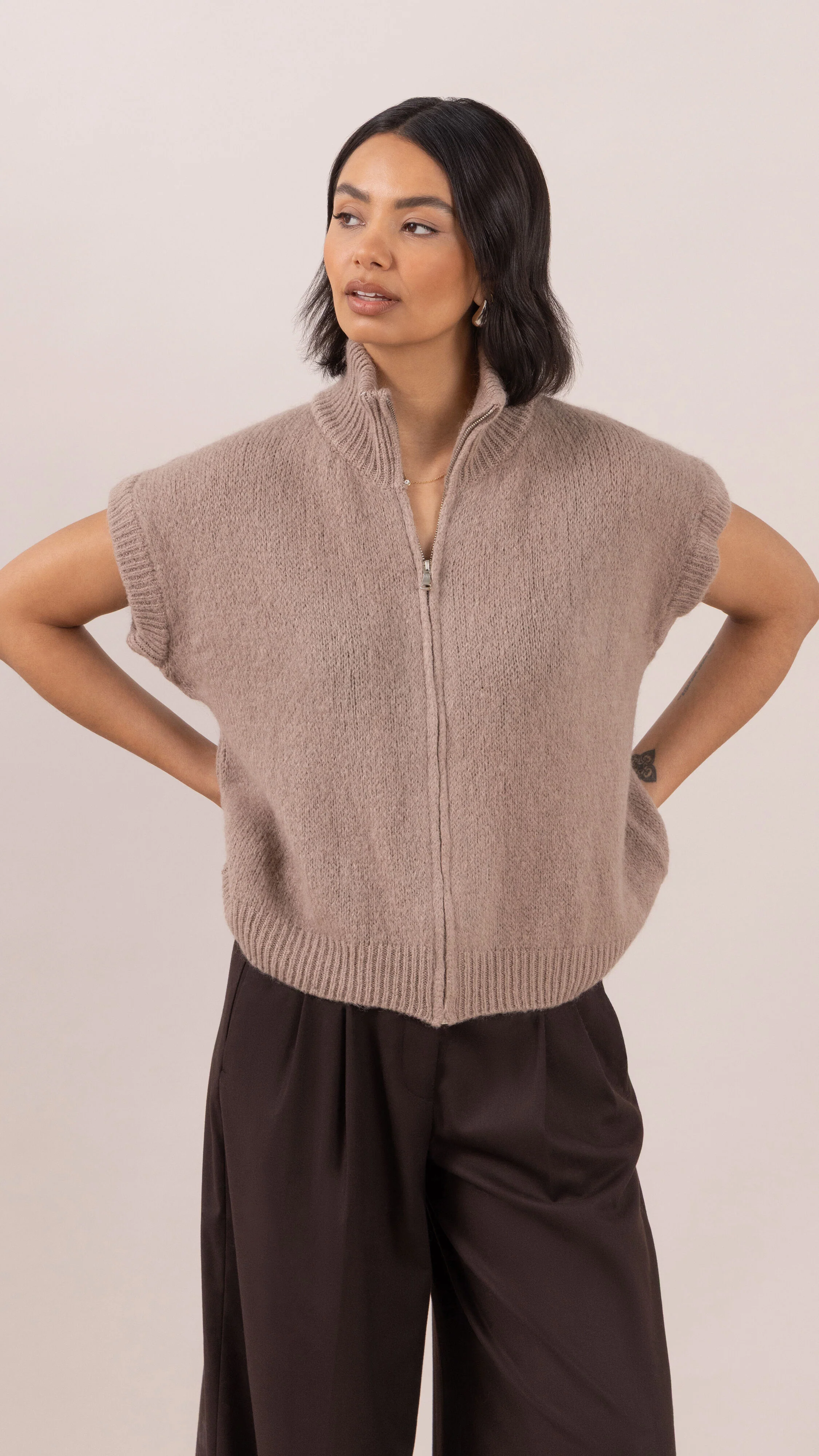 Leigh Sleeveless  Zip Cardigan - Mink - Image 4